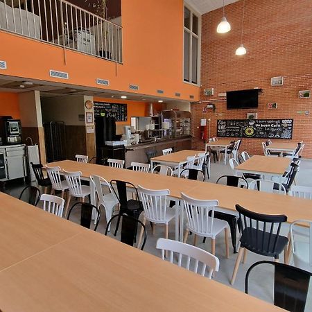 Residencia Universitaria Resa Giner De Los Rios อัลกาลาเดเอนาเรส ภายนอก รูปภาพ