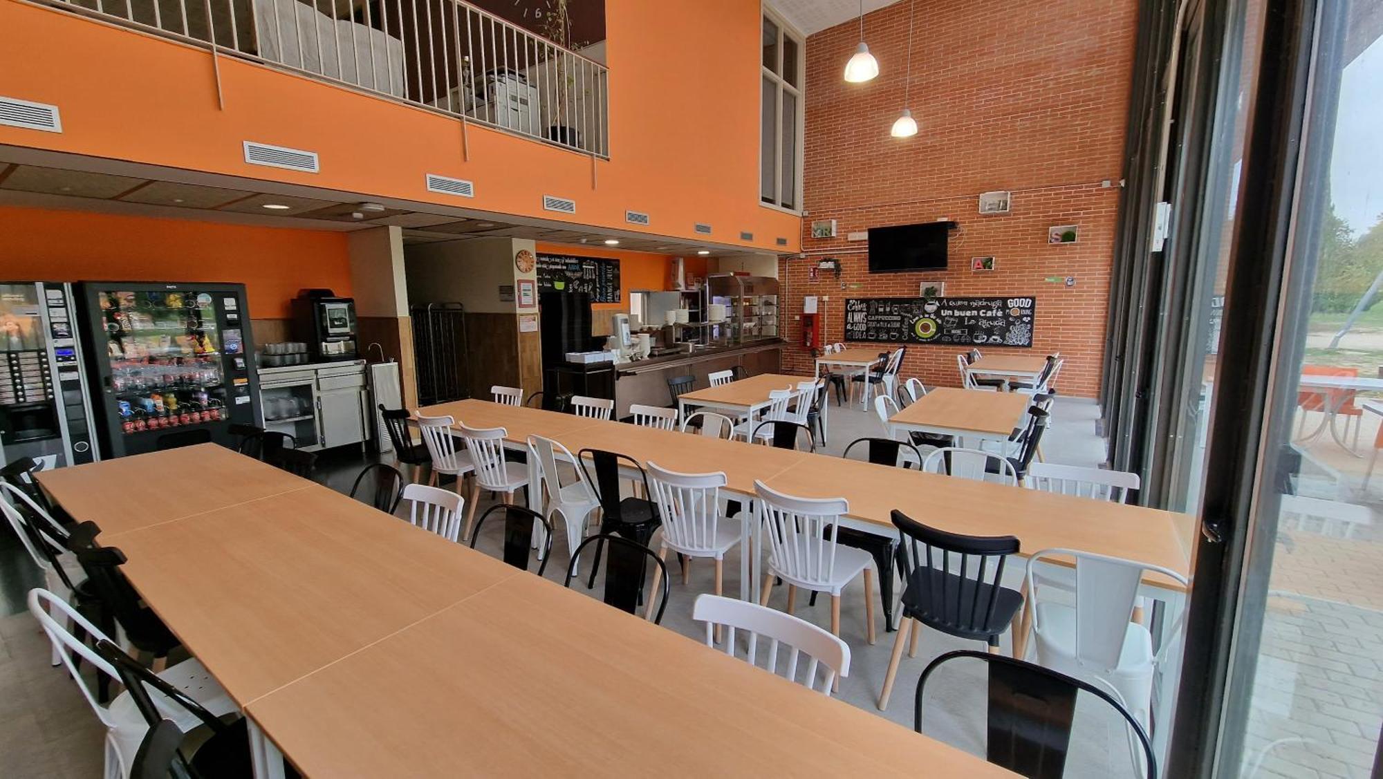 Residencia Universitaria Resa Giner De Los Rios อัลกาลาเดเอนาเรส ภายนอก รูปภาพ