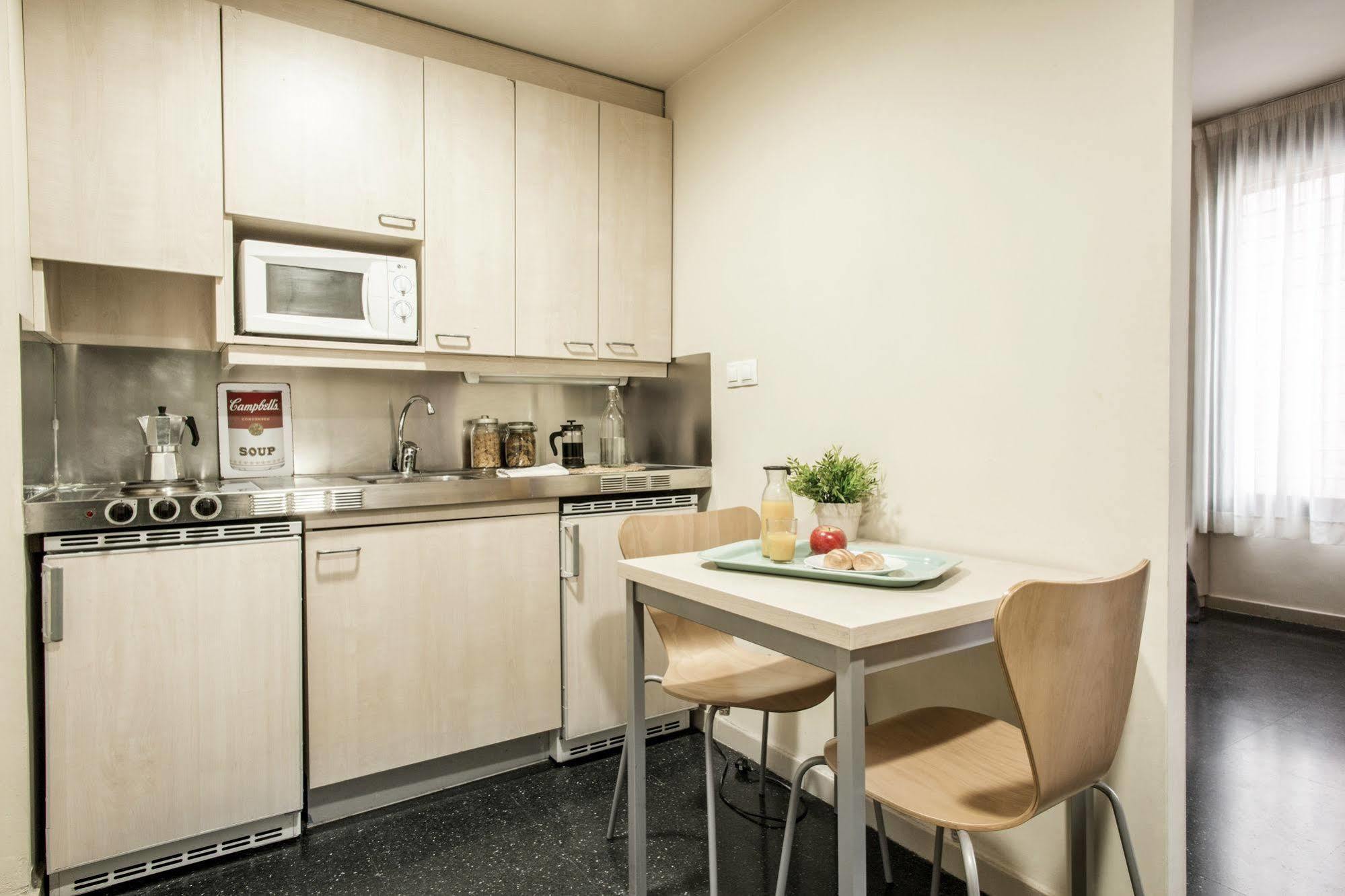 Residencia Universitaria Resa Giner De Los Rios อัลกาลาเดเอนาเรส ภายนอก รูปภาพ